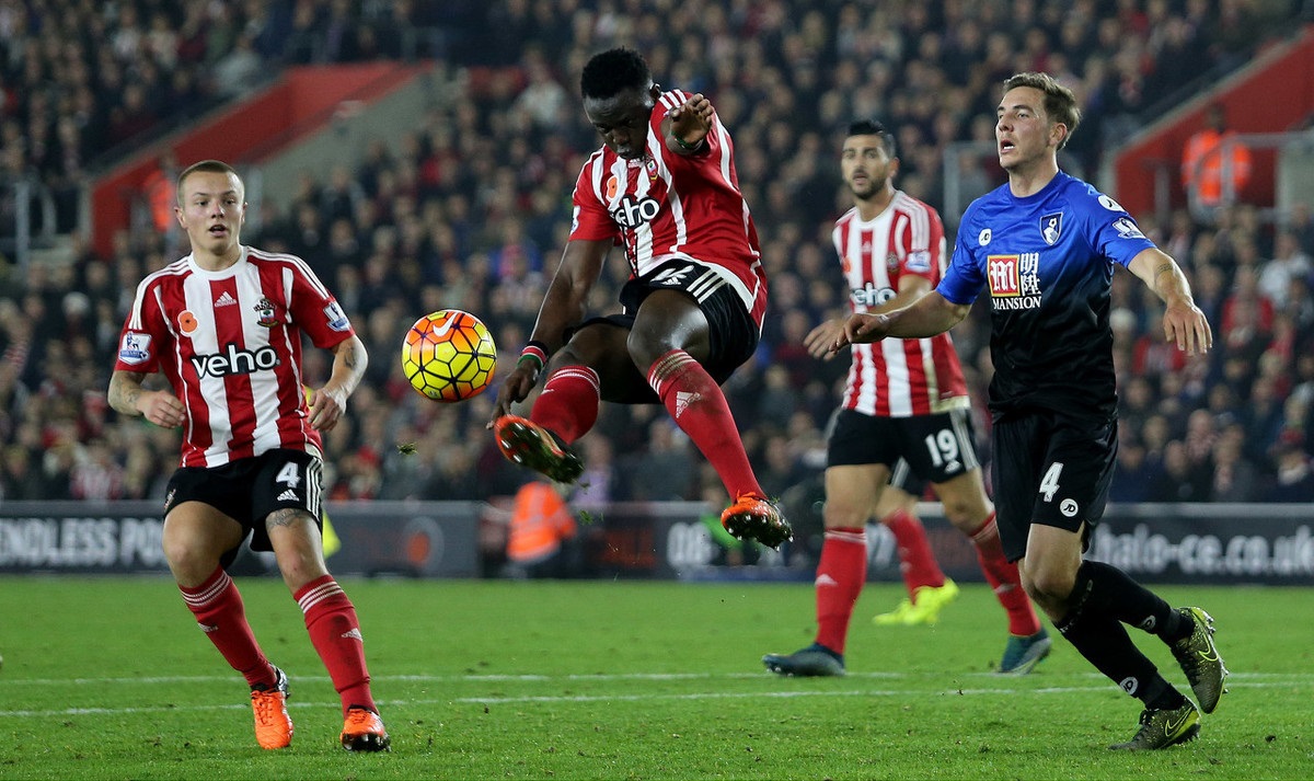 科尔：目前一切都不太顺利，感觉像有一层乌云笼罩着我们（科尔：近期一切不顺，球队仿佛被阴霾笼罩）