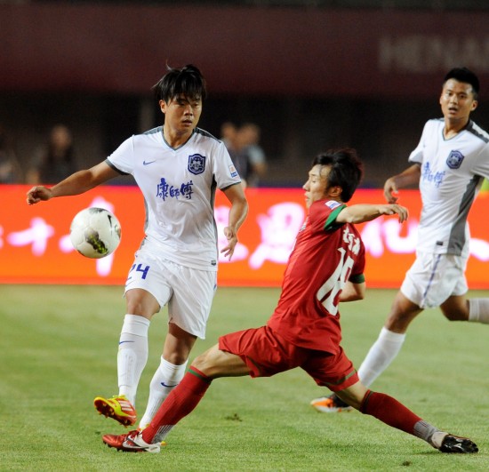 篮球篮网球员赛前热身状态良好（篮网球员赛前热身状态出色）