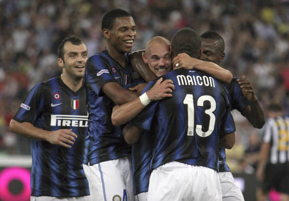 瑞秋一袭红裙仙气飘飘：我不常穿红色 但当我穿的时候（瑞秋红裙仙气十足：红色不常穿，一穿就惊艳）