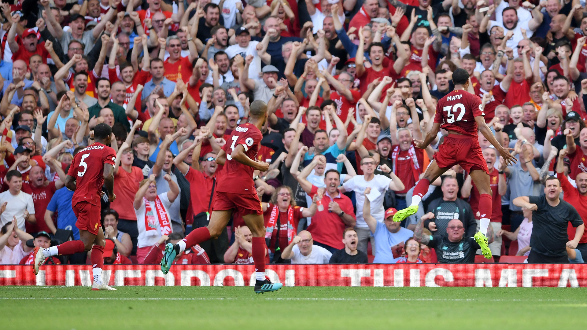 里程碑，亚泰37岁前锋谭龙已在中超出战200场比赛